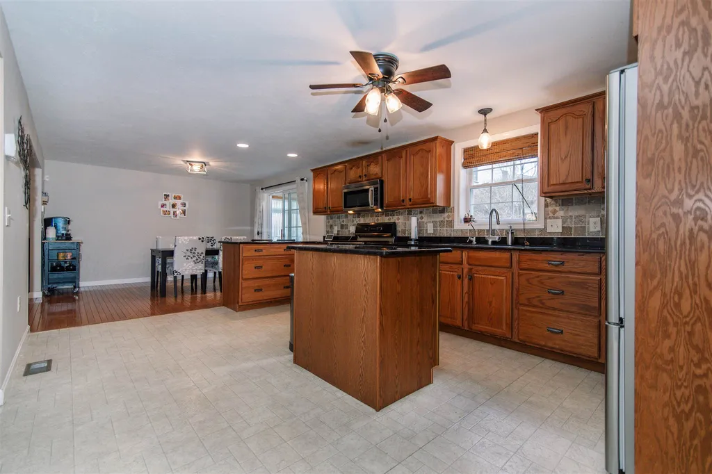 4 Whittemore Place Nashua NH 03064