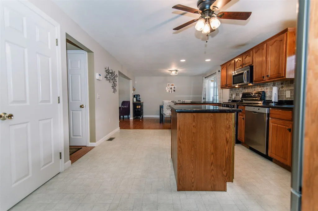 4 Whittemore Place Nashua NH 03064
