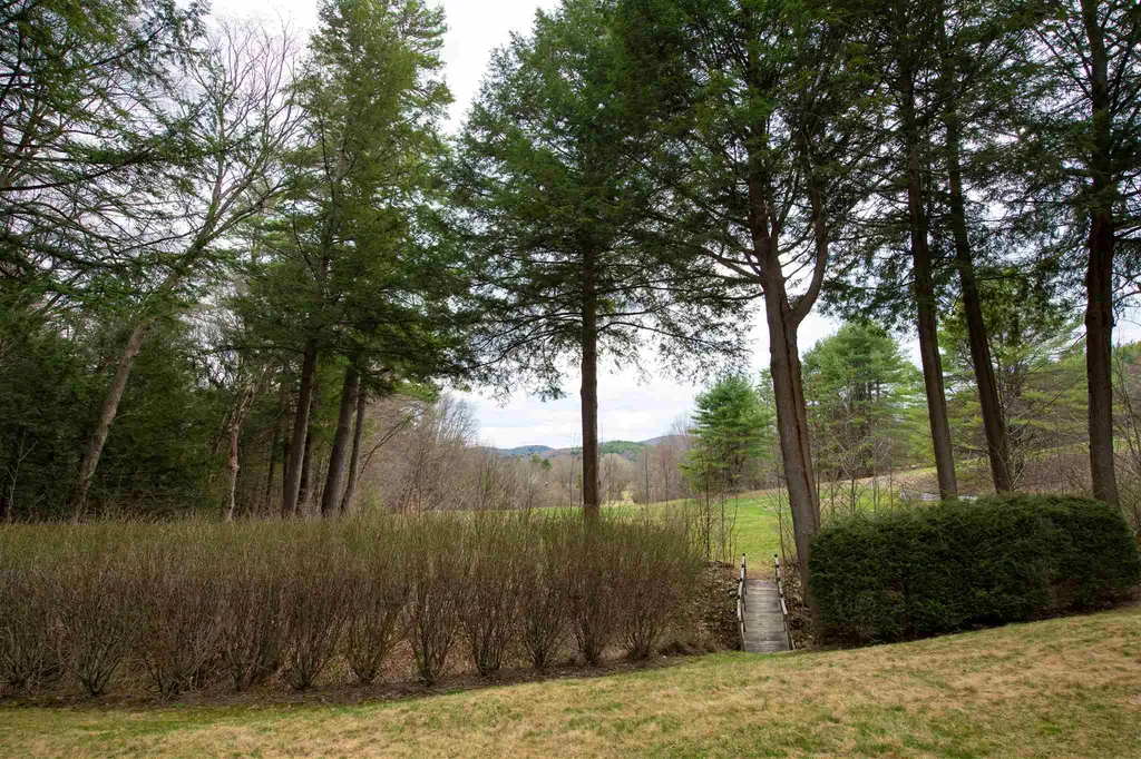 824 Hard Road Hartford VT 05059