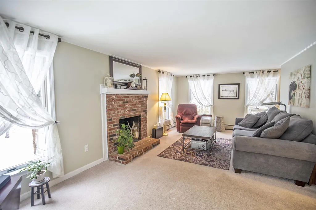 29 Whitman Drive Fremont NH 03044