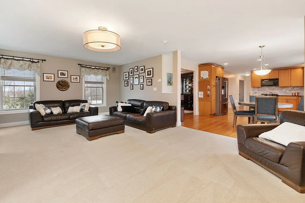 40 Susan Drive Pelham NH 03076