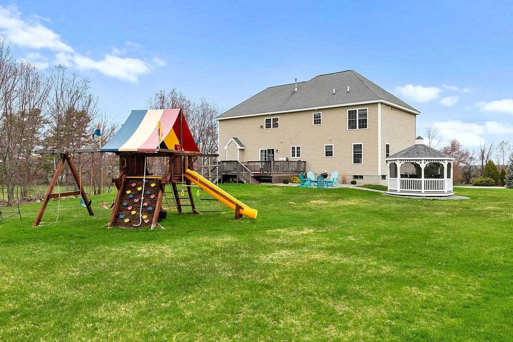 40 Susan Drive Pelham NH 03076