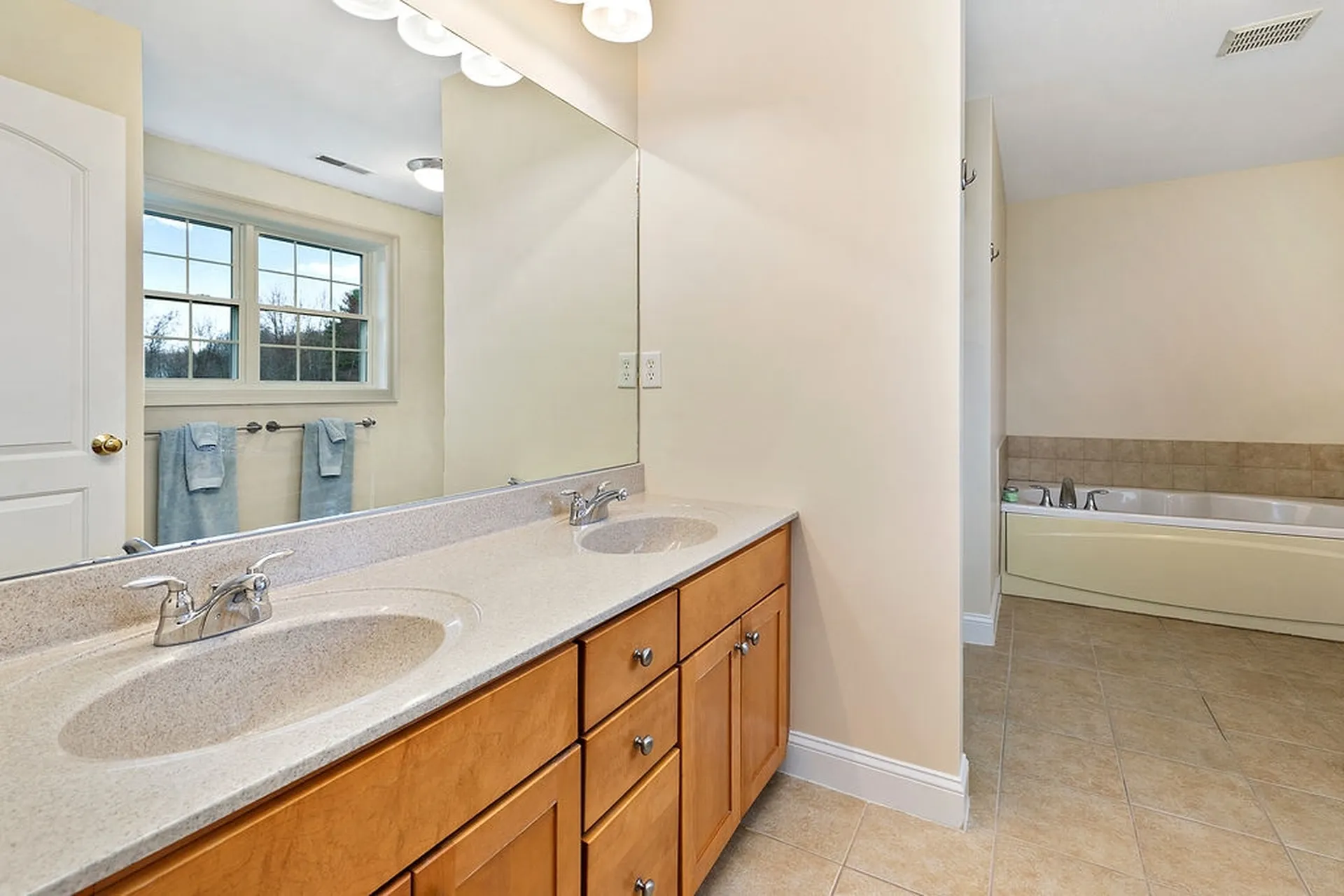 40 Susan Drive Pelham NH 03076