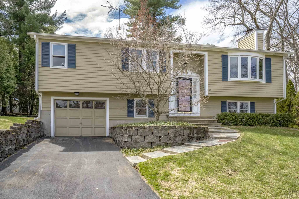38 Nightingale Road Nashua NH 03062