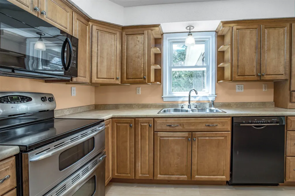 38 Nightingale Road Nashua NH 03062