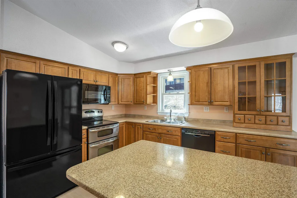 38 Nightingale Road Nashua NH 03062