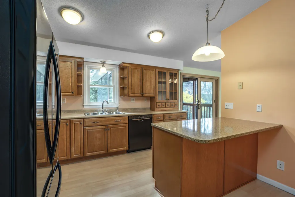 38 Nightingale Road Nashua NH 03062