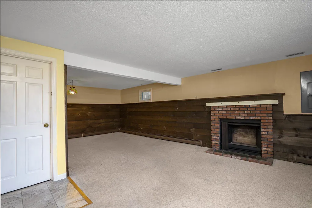 38 Nightingale Road Nashua NH 03062