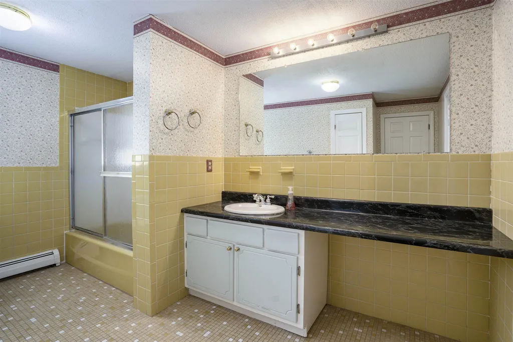 38 Nightingale Road Nashua NH 03062