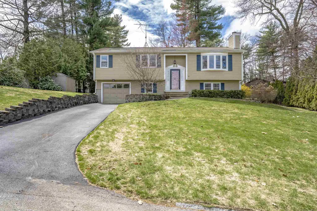 38 Nightingale Road Nashua NH 03062