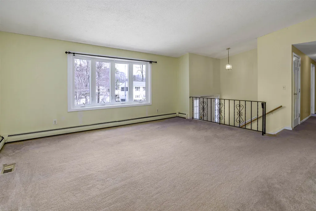 38 Nightingale Road Nashua NH 03062
