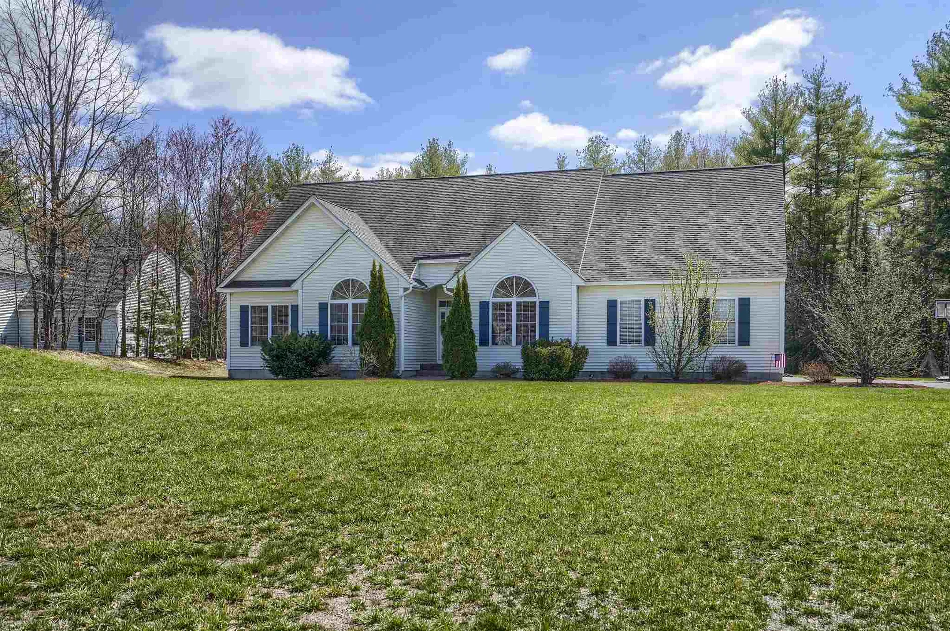 30 Westminster Lane Auburn NH 03032