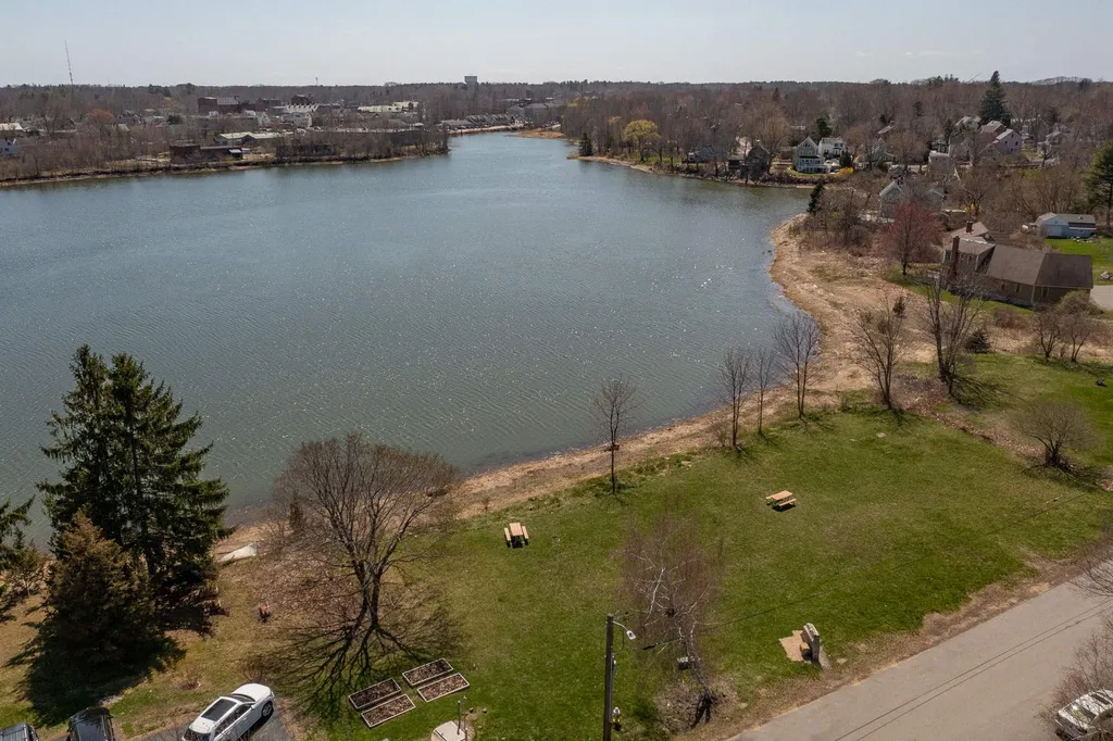 142 Mill Pond Way Portsmouth NH 03801