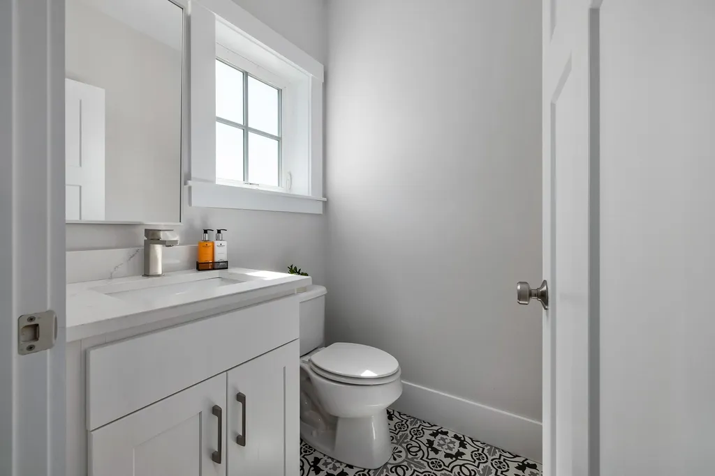 142 Mill Pond Way Portsmouth NH 03801