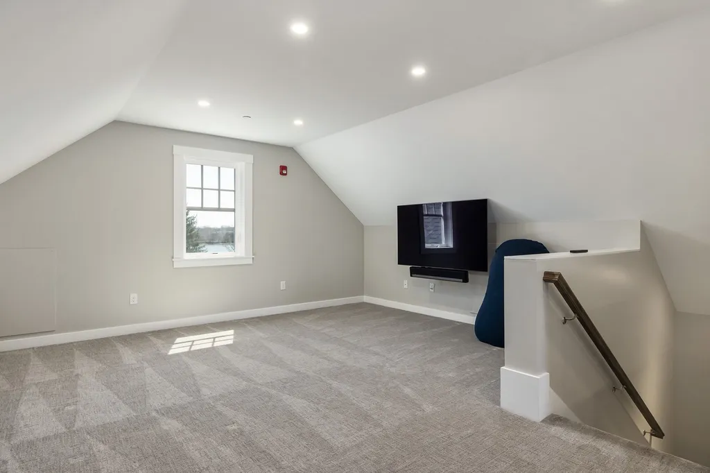 142 Mill Pond Way Portsmouth NH 03801