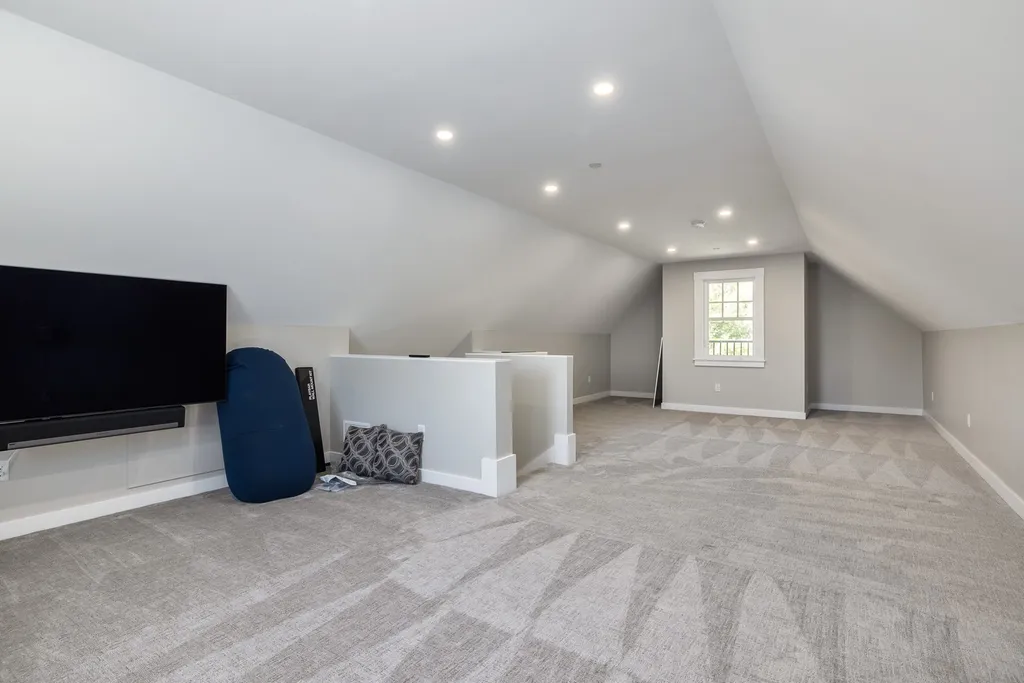 142 Mill Pond Way Portsmouth NH 03801