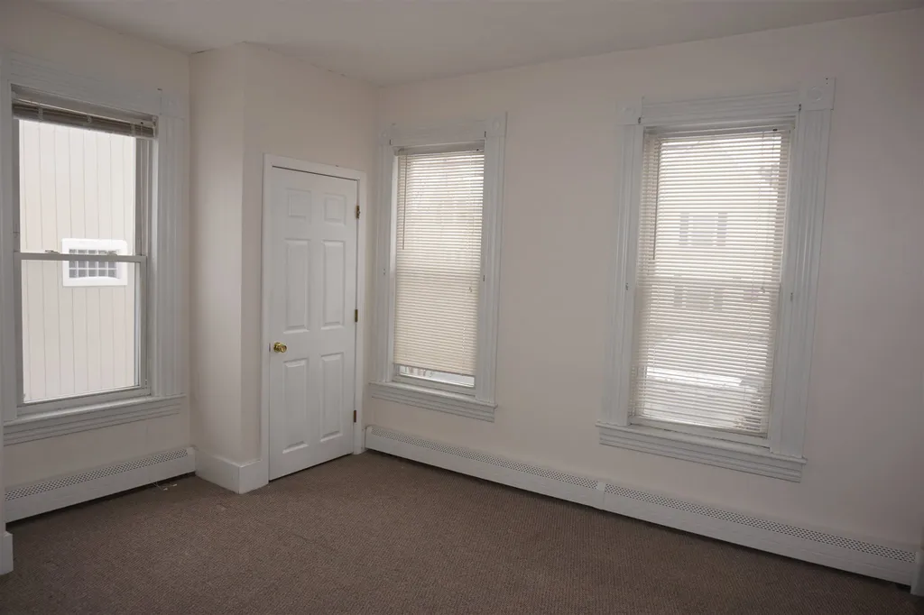 823 Chestnut Street Manchester NH 03104
