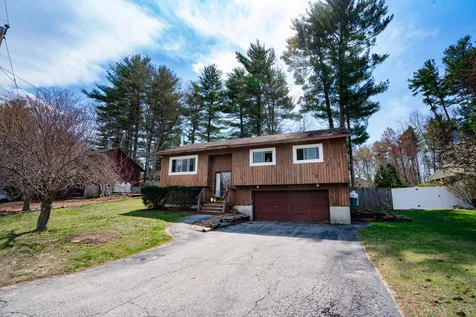 10 Madera Circle Nashua NH 03062