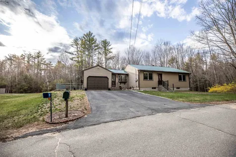 93 Depot Road Auburn NH 03032