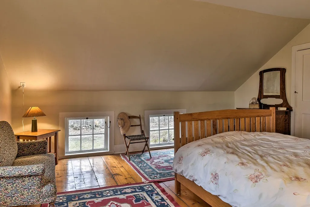80 Houghton Ledge Road Roxbury NH 03431