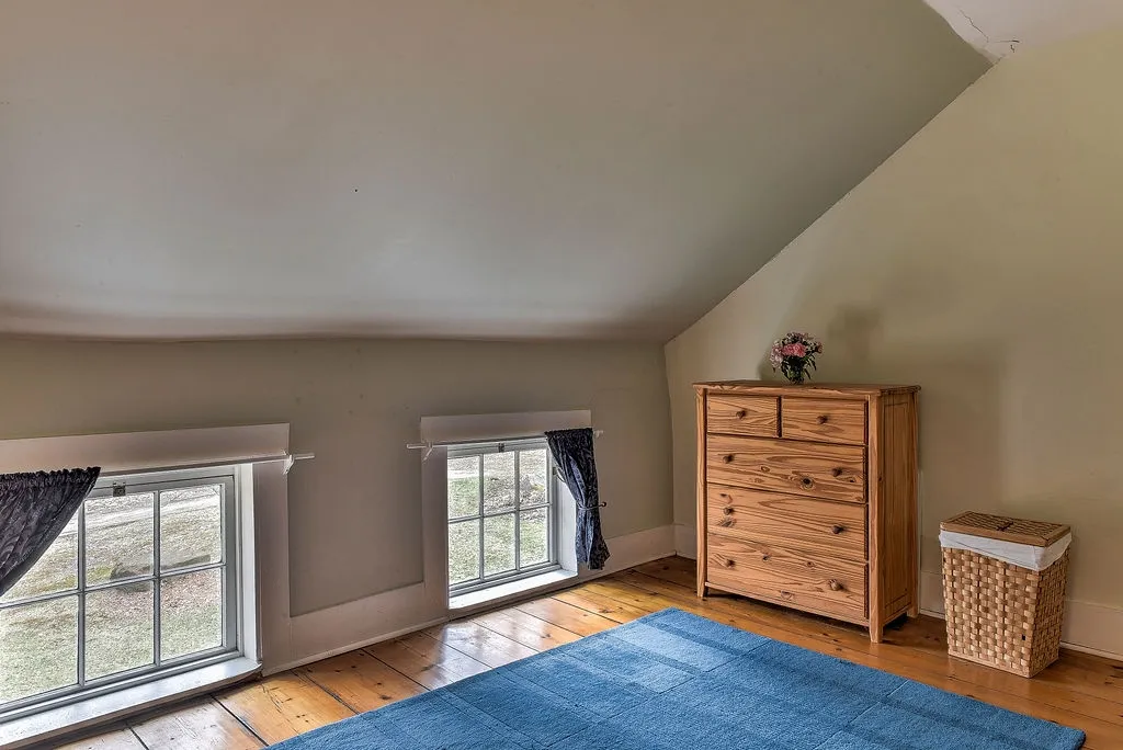 80 Houghton Ledge Road Roxbury NH 03431