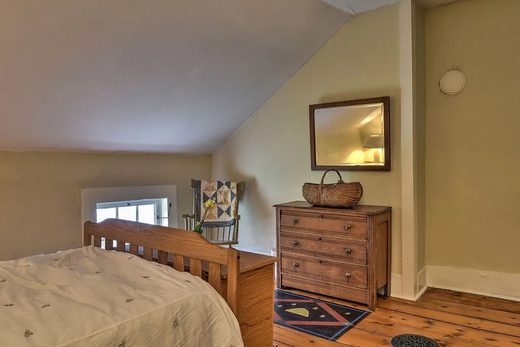 80 Houghton Ledge Road Roxbury NH 03431