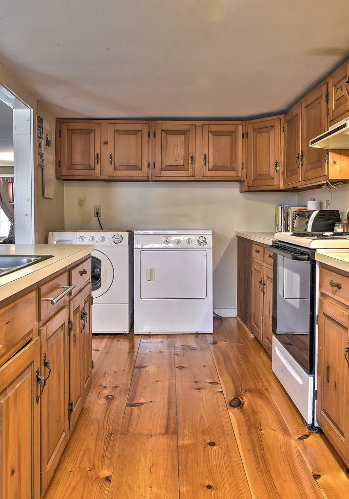 80 Houghton Ledge Road Roxbury NH 03431