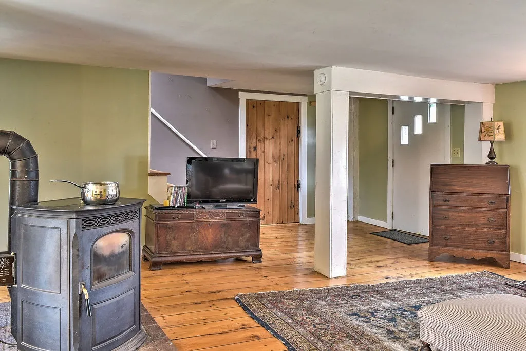 80 Houghton Ledge Road Roxbury NH 03431