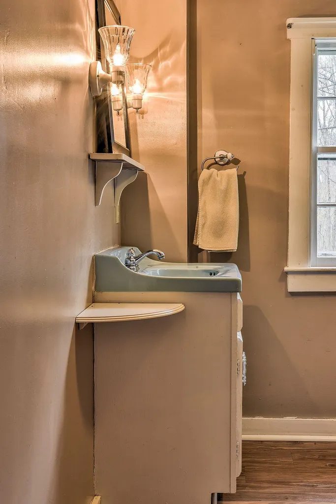 80 Houghton Ledge Road Roxbury NH 03431