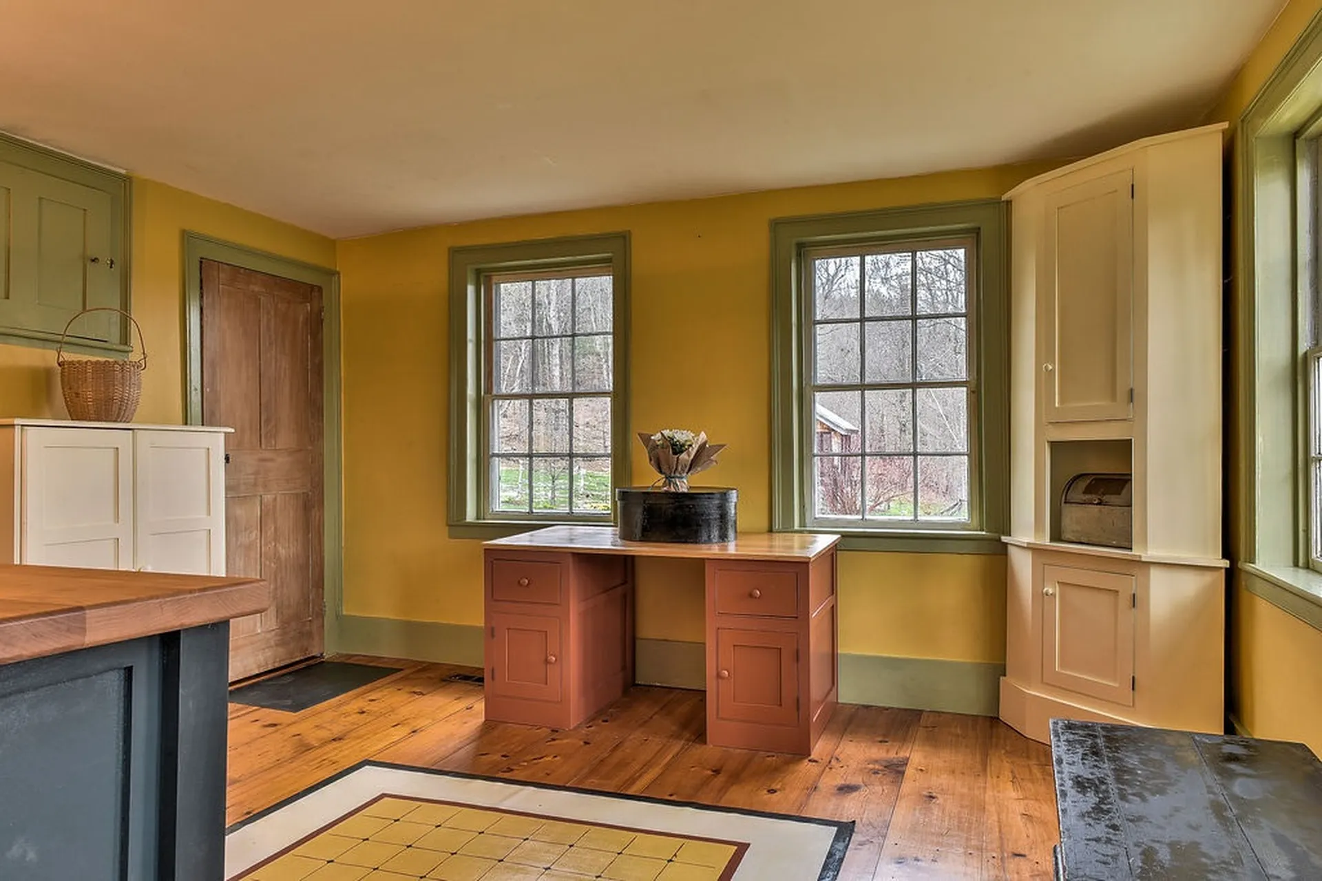 80 Houghton Ledge Road Roxbury NH 03431