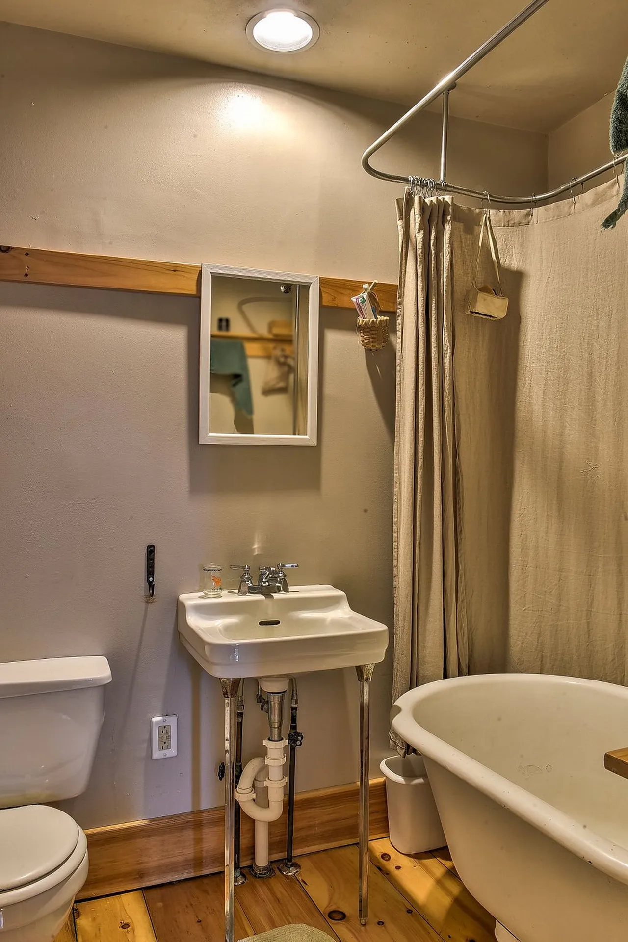 80 Houghton Ledge Road Roxbury NH 03431
