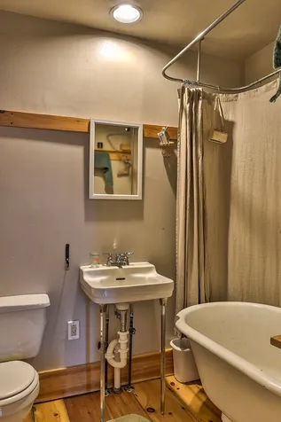 80 Houghton Ledge Road Roxbury NH 03431