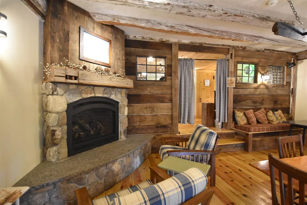 7 Belknap Mountain Road Gilford NH 03249