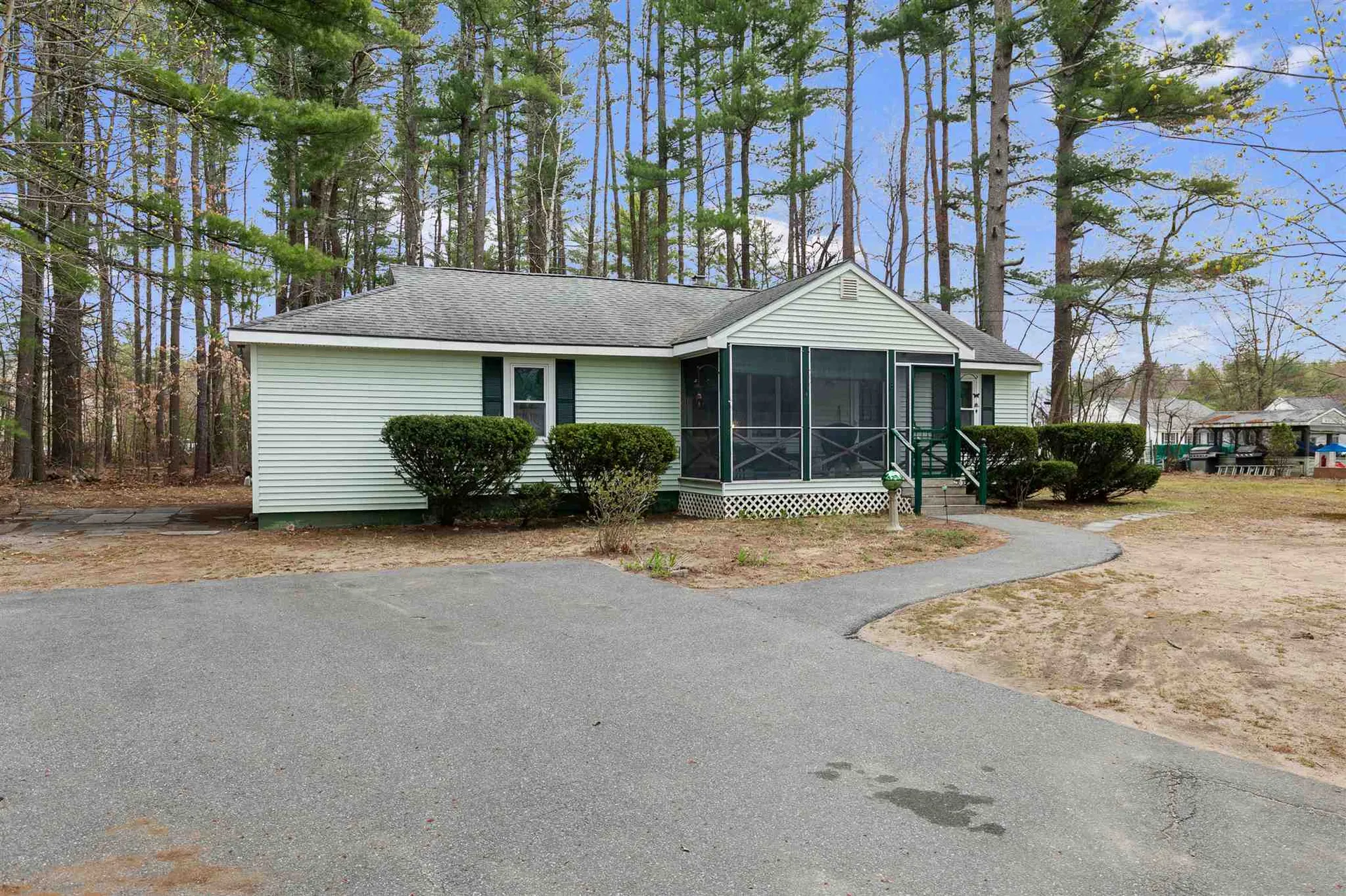 8 Greenwood Terrace Pelham NH 03076