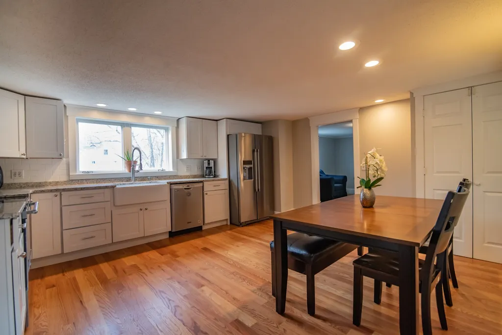5 Ash Street Londonderry NH 03053