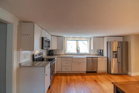 5 Ash Street Londonderry NH 03053