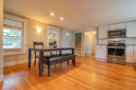 5 Ash Street Londonderry NH 03053