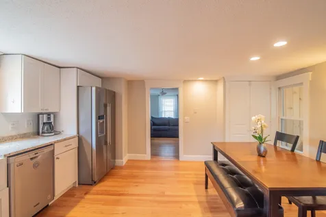 5 Ash Street Londonderry NH 03053