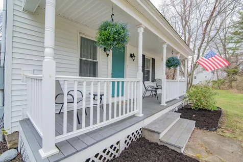 5 Ash Street Londonderry NH 03053