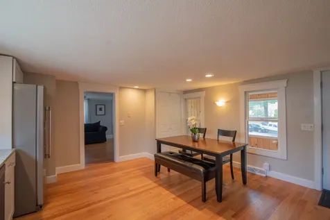 5 Ash Street Londonderry NH 03053