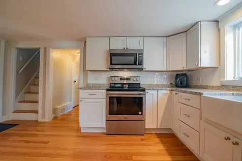 5 Ash Street Londonderry NH 03053