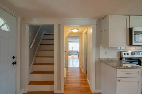 5 Ash Street Londonderry NH 03053