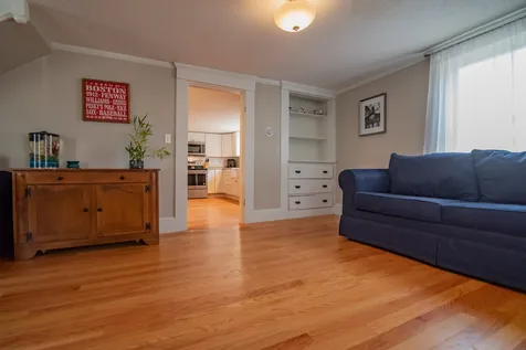 5 Ash Street Londonderry NH 03053