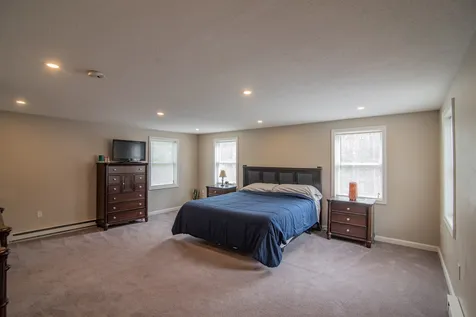 5 Ash Street Londonderry NH 03053