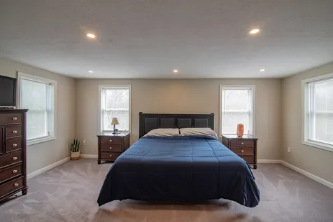 5 Ash Street Londonderry NH 03053