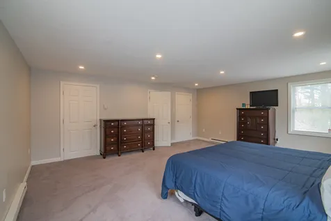 5 Ash Street Londonderry NH 03053