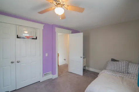 5 Ash Street Londonderry NH 03053