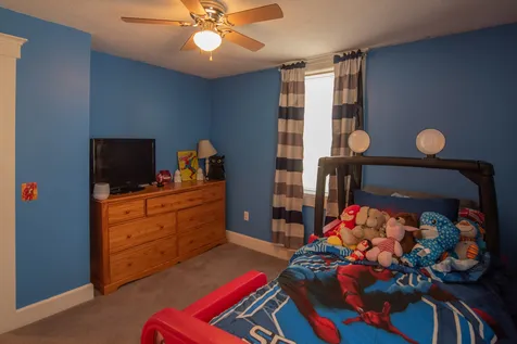 5 Ash Street Londonderry NH 03053