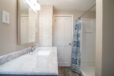 5 Ash Street Londonderry NH 03053