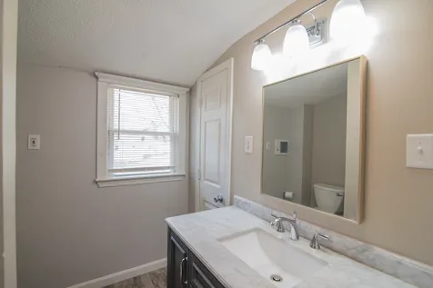 5 Ash Street Londonderry NH 03053
